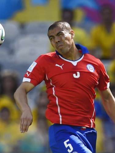 Francisco Silva: Hizo un buen Mundial lo que le valió pasar del Osasuna al Hannover 96 de Alemania. El "Gato" será compañero de Miiko Albornoz.