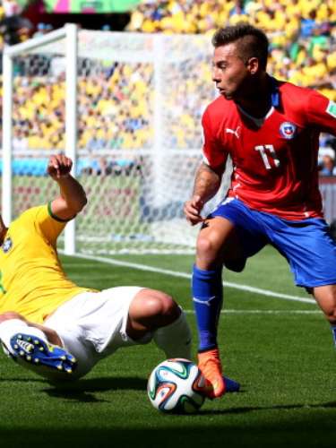 Eduardo Vargas: Está a préstamo en el Valencia de España, pero su pase pertenece al Napoli de Italia y podría volver al conjunto itálico.