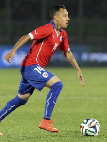 Fabián Orellana: No sumó minutos en el Mundial. No tiene ofertas y se reintegrará al Celta de Vigo español.