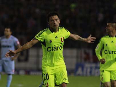 Aránguiz fue la figura de la U al marcar dos goles. Foto: Agencia UNO