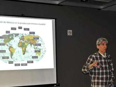 Andrés Barreda, investigador de la UNAM, advirtió que las reformas legales sobre la explotación minera han flexibilizado esta actividad. Foto: Reforma 