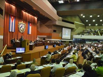 Los diputados cubanos concluyen los debates previos a la sesión del Parlamento Foto: Agencia EFE / © EFE 2013. Está expresamente prohibida la redistribución y la redifusión de todo o parte de los contenidos de los servicios de Efe, sin previo y expreso consentimiento de la Agencia EFE S.A.