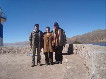 En el distrito de Langui, Cusco, donde nació su papá Gregorio Román Caballero junto con su mamá Alicia Gonzáles Rojas. Foto: SOPHIMANIA