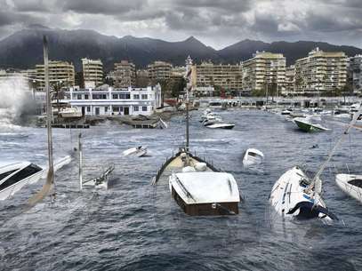Imagen cedida por Greenpeace de un montaje de como se vería afectada la ciudad de Marbella por la subida del nivel del mar en 2100. Foto: EFE