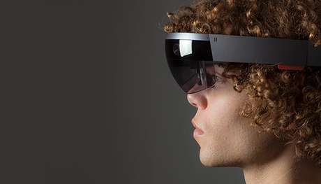  The promise HoloLens dive into a virtual world full of holograms and augmented reality Photo: Microsoft / Microsoft 