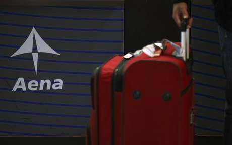  The Spanish Government & # xF1; ol PASS & # XF3, on Friday the offer P & # XFA; Republic (IPO) of airport operator Aena, clearing the way for its IPO in February image of a passenger in Terminal 4 Adolfo Suarez Barajas airport in Madrid on 6 November 2014. Photo: Sergio Perez / Reuters 