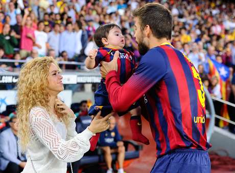 http://p1.trrsf.com/image/fget/cf/460/340/images.terra.com/2014/06/06/shakira-milan-y-pique.jpg