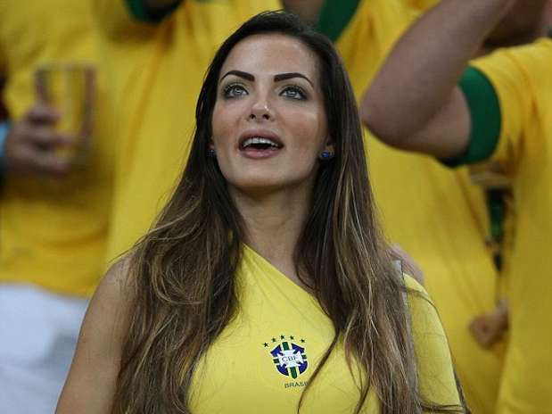 brazil-girl-fan-30.jpg