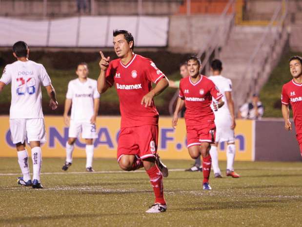 Juan Carlos Cacho marcó el gol del triunfo para Toluca Foto: Mexsport