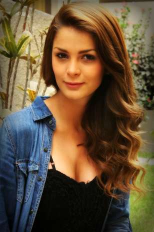 03-laura-spoya.jpg