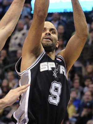 Tony Parker terminó con 23 puntos . Foto: AP